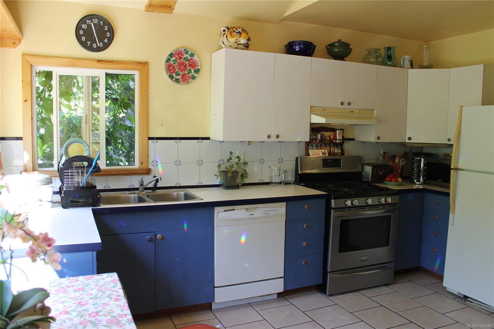 $550,000 - 756 Marchmont Rd<br>British Columbia, V9L 2M1