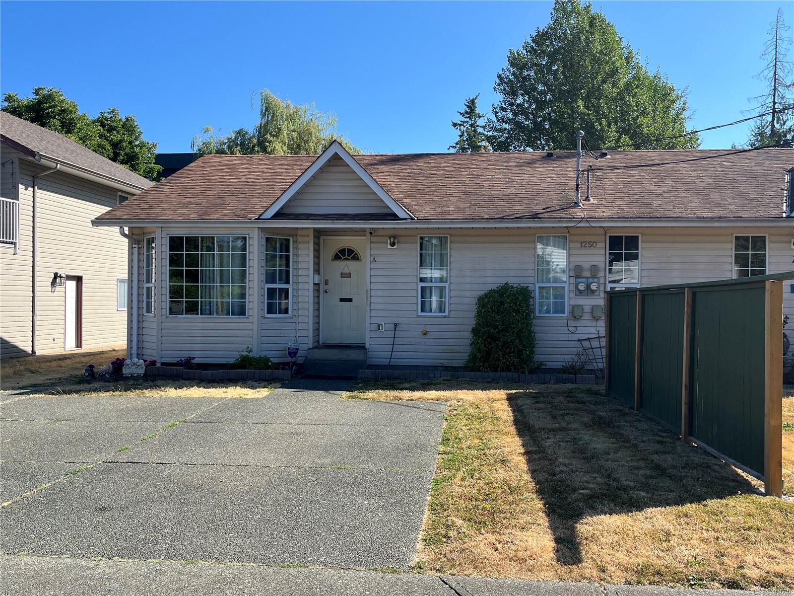 $499,000 - 1250 Stewart Ave<br>British Columbia, V9N 3H4