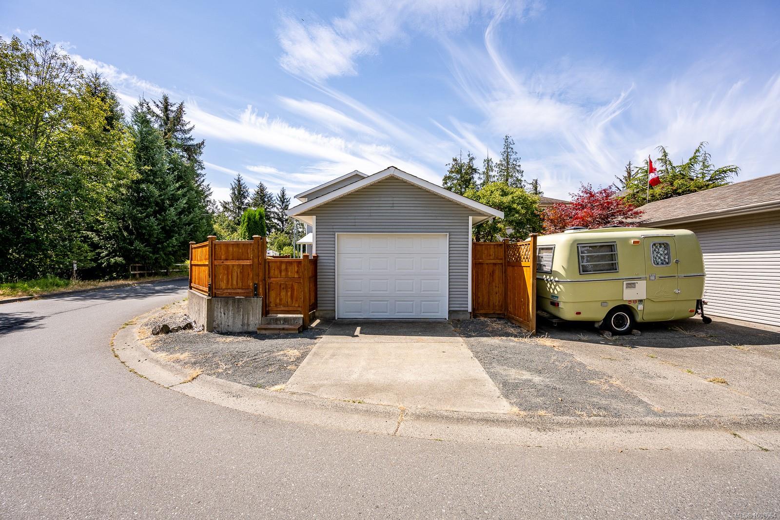 $649,500 - 520 Hilchey Rd<br>British Columbia, V9W 8E6
