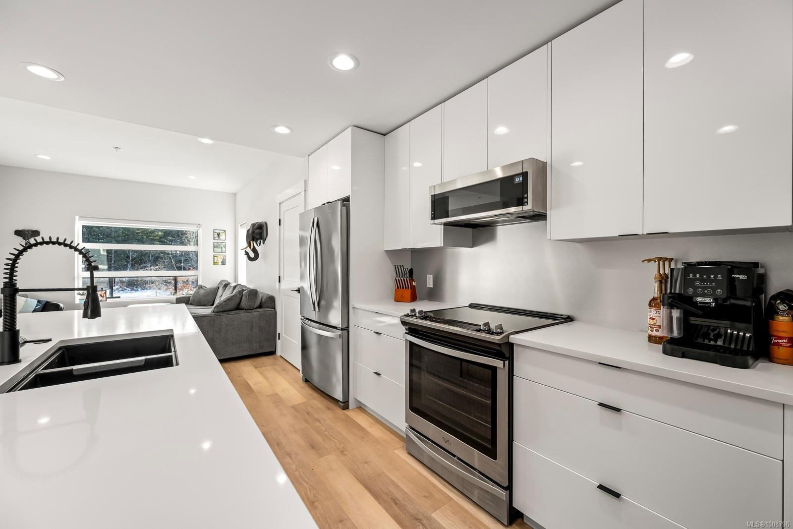$644,000 - 3016 Alder St<br>British Columbia, V9W 0E5