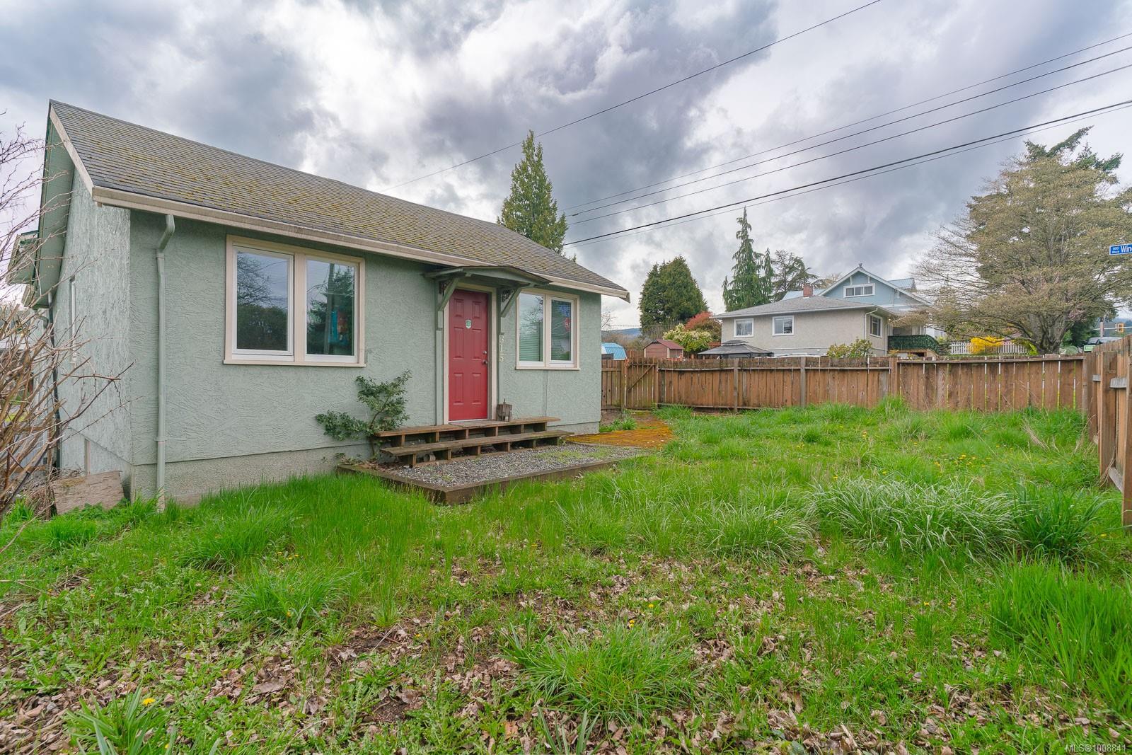 $669,000 - 315 Fifth St<br>British Columbia, V9R 1N6