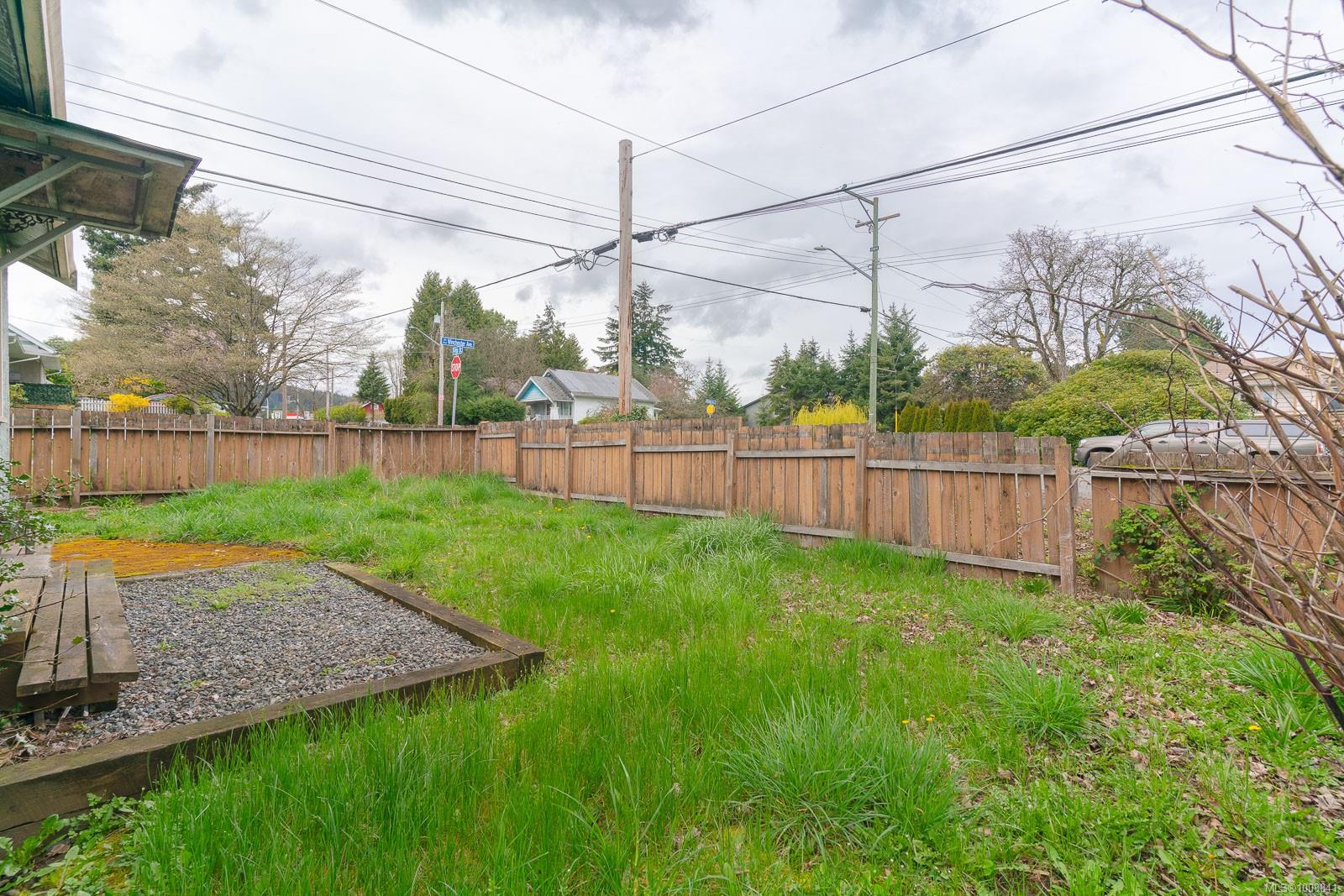 $669,000 - 315 Fifth St<br>British Columbia, V9R 1N6
