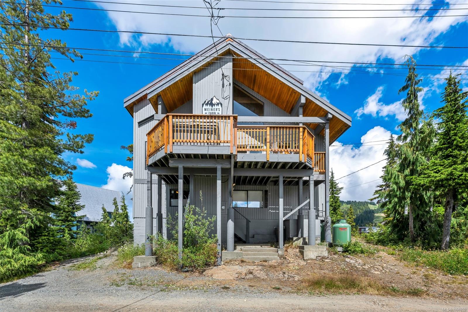 $1,088,000 - 886 Jutland Terr<br>British Columbia, V9J 1L0