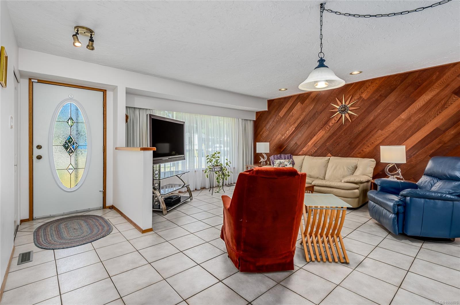 $749,000 - 1915 Marten Ave<br>British Columbia, V9M 2J9