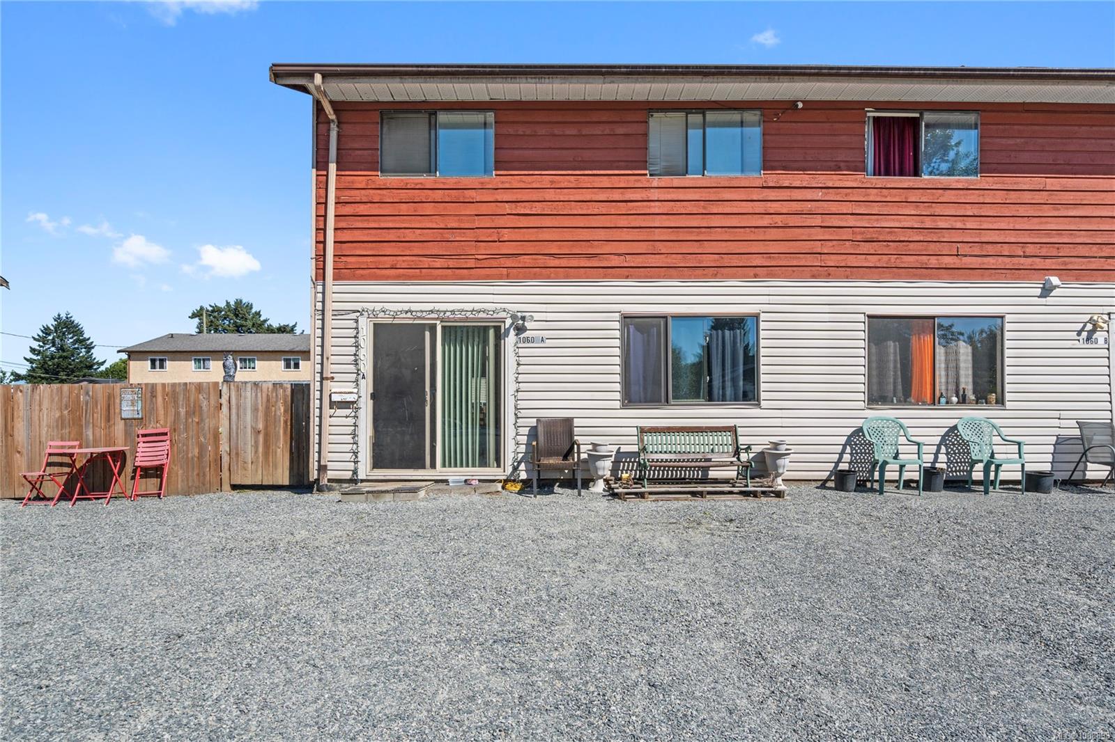 $475,000 - 1060 St. George Cres<br>Nanaimo, British Columbia, V9S 1X1