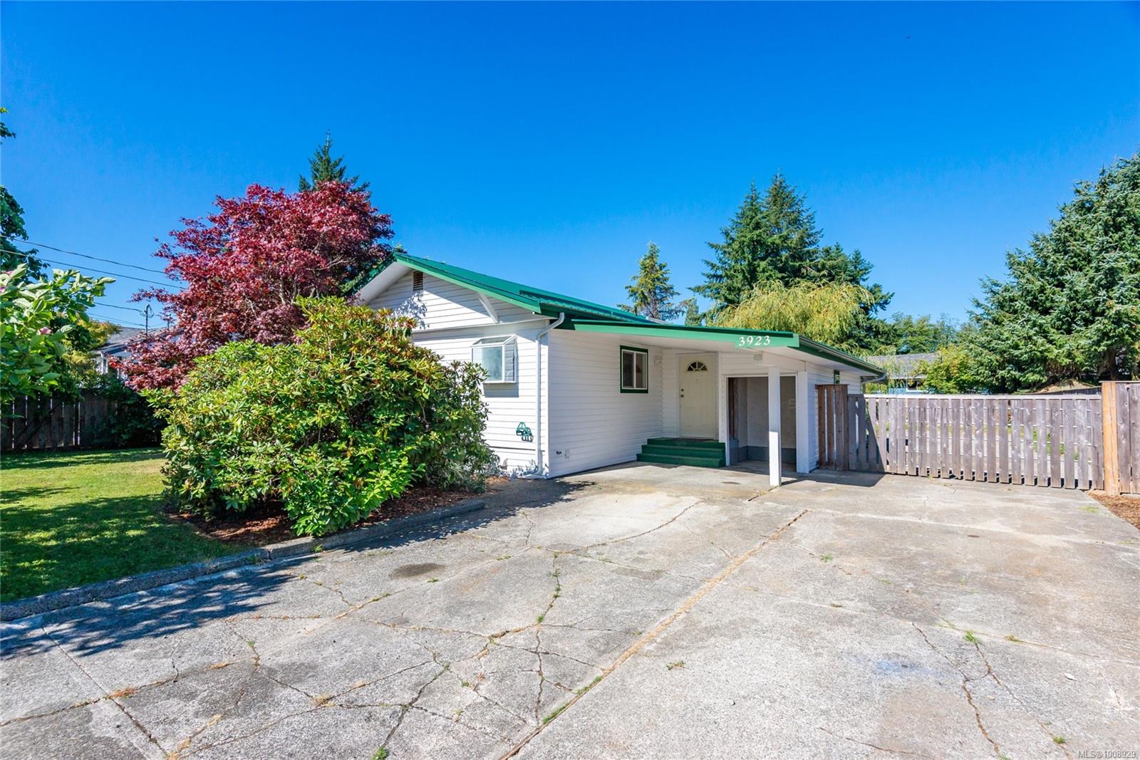 $489,800 - 3923 Wavecrest Rd<br>British Columbia, V9H 1H8
