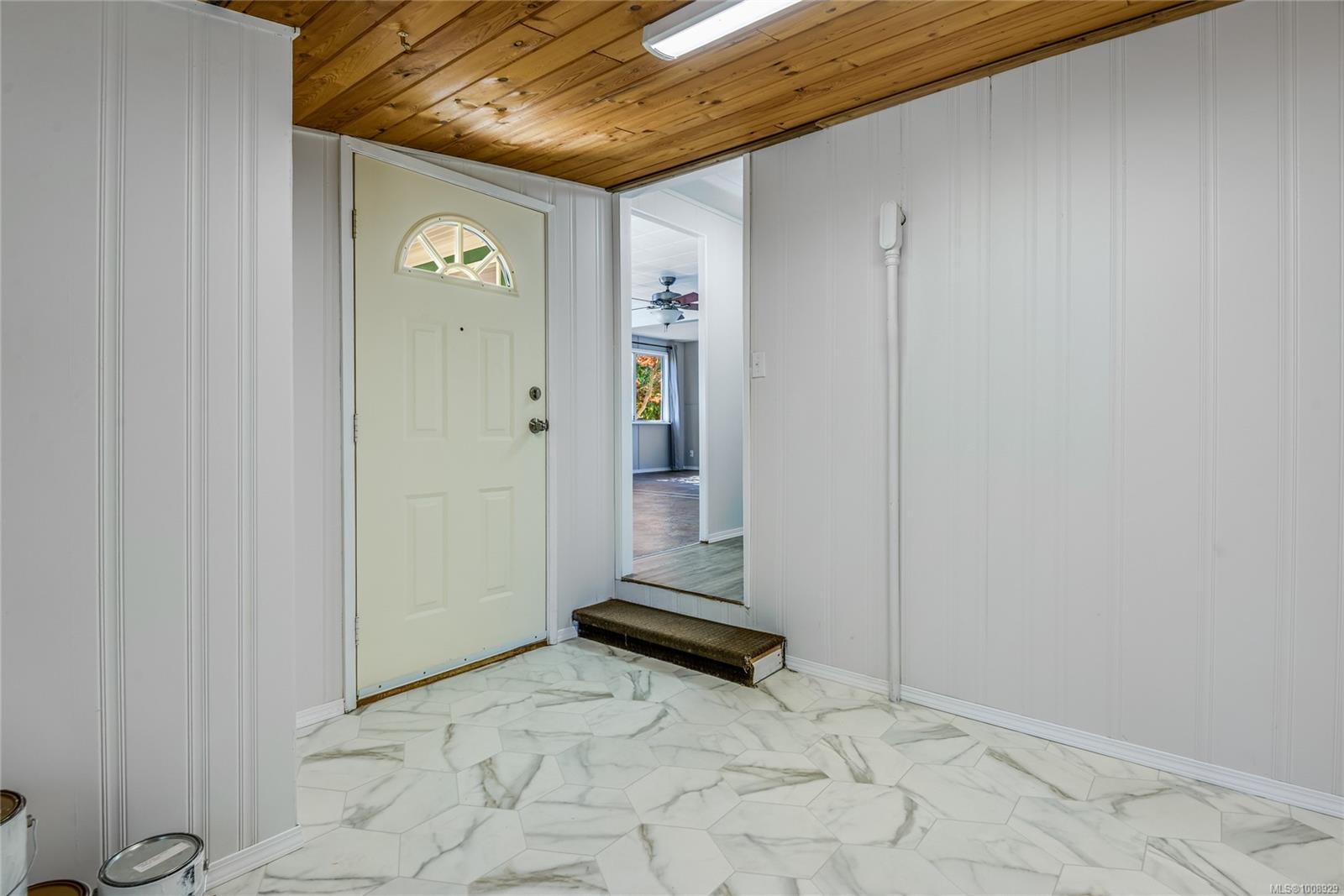 $489,800 - 3923 Wavecrest Rd<br>British Columbia, V9H 1H8
