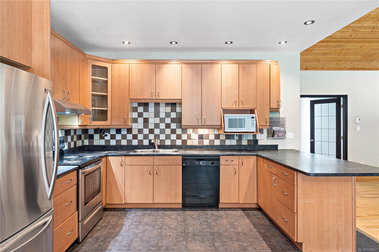 $1,250,000 - 1880 Pierce Way<br>British Columbia, V9K 2V1
