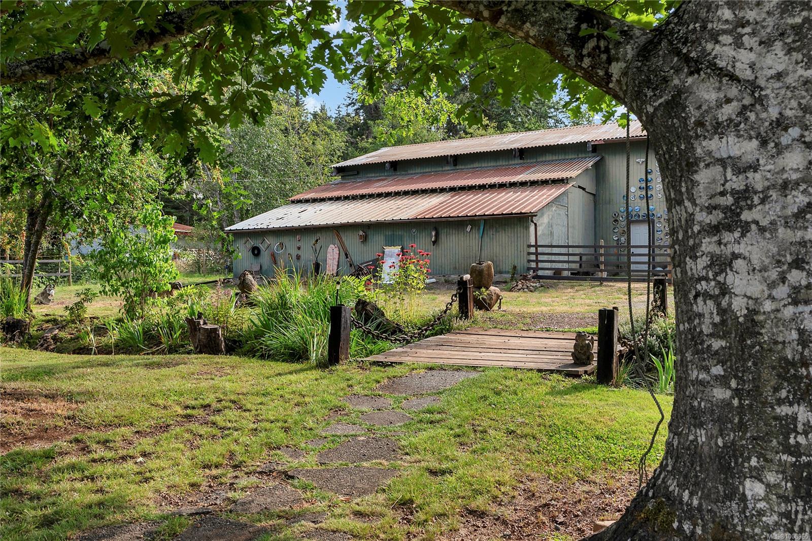 $918,800 - 6689 Island Hwy<br>British Columbia, V0R 1W0