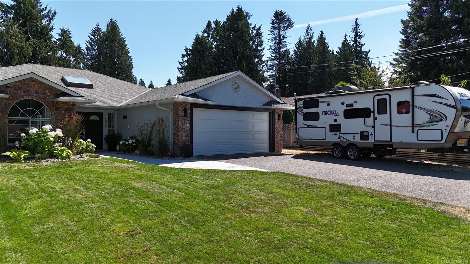 $985,000 - 1062 Pekin Pl<br>British Columbia, V9K 1E3