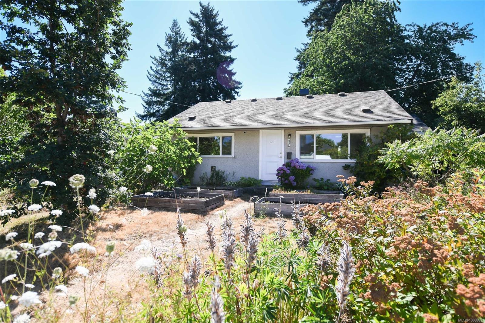 $575,000 - 656 11th St<br>British Columbia, V9N 1T1