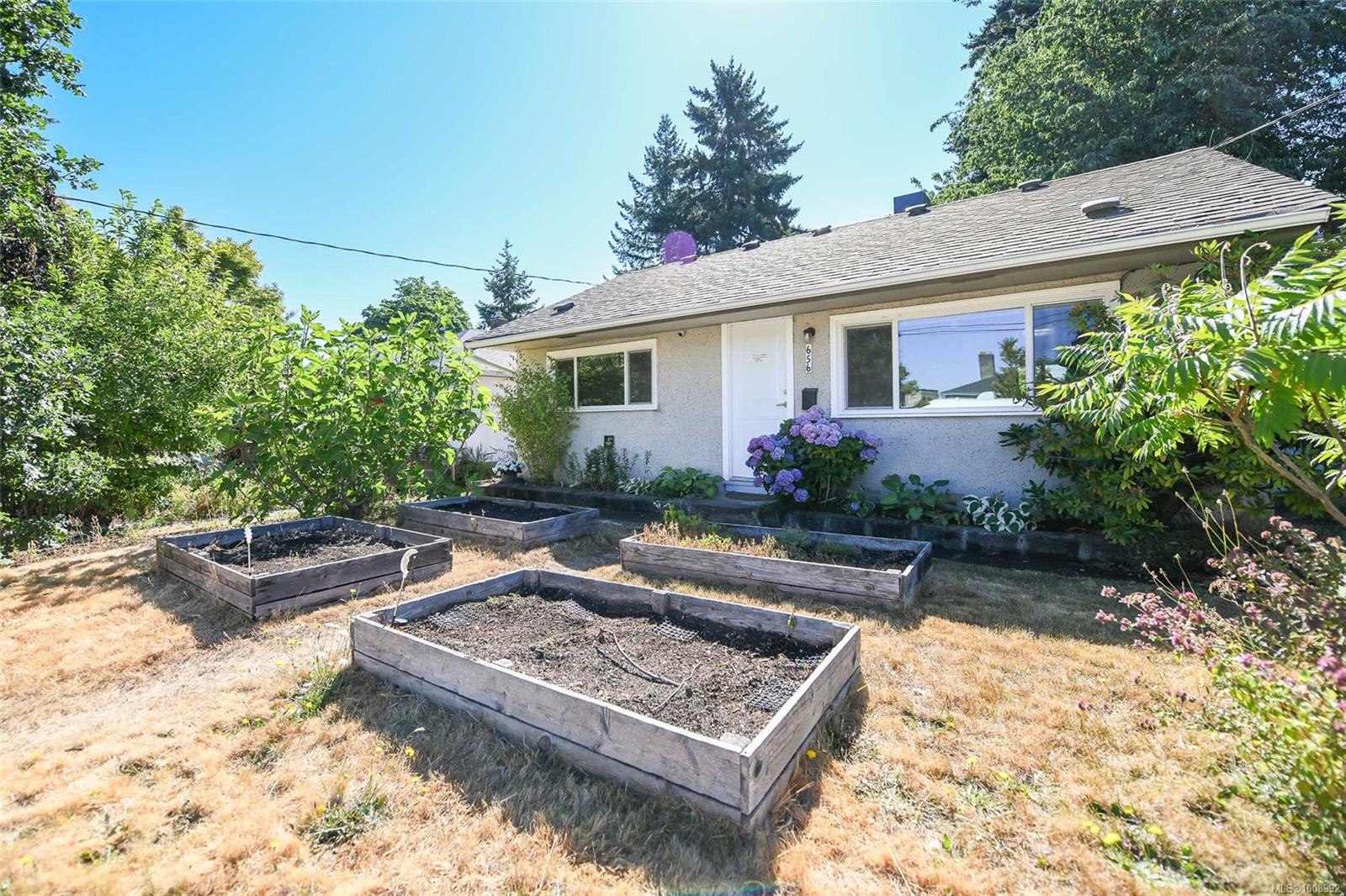 $575,000 - 656 11th St<br>British Columbia, V9N 1T1