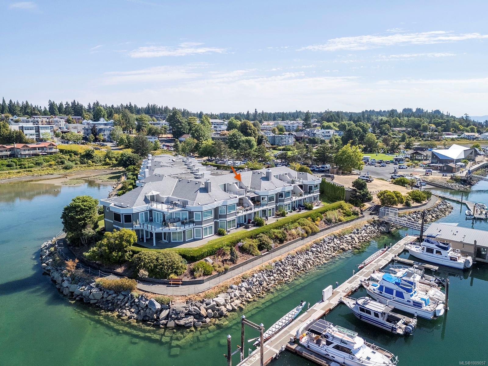 $1,400,000 - 1807 Beaufort Ave<br>British Columbia, V9M 1R9