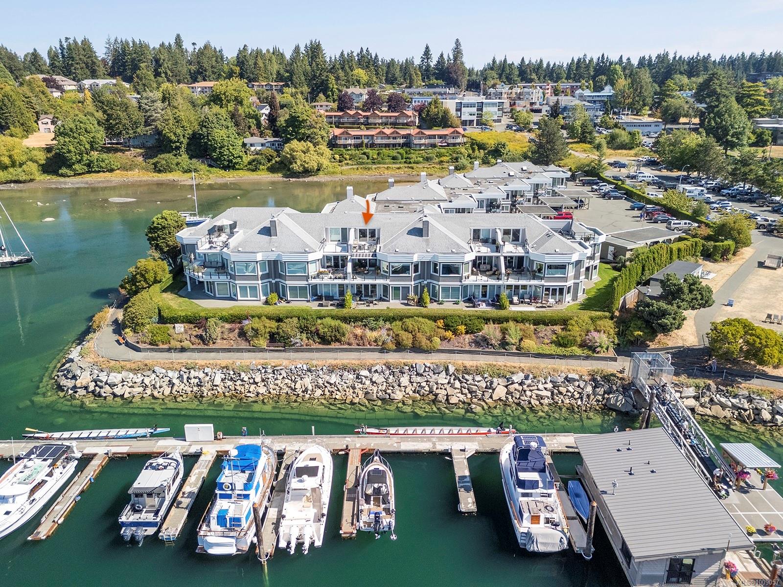 $1,400,000 - 1807 Beaufort Ave<br>British Columbia, V9M 1R9