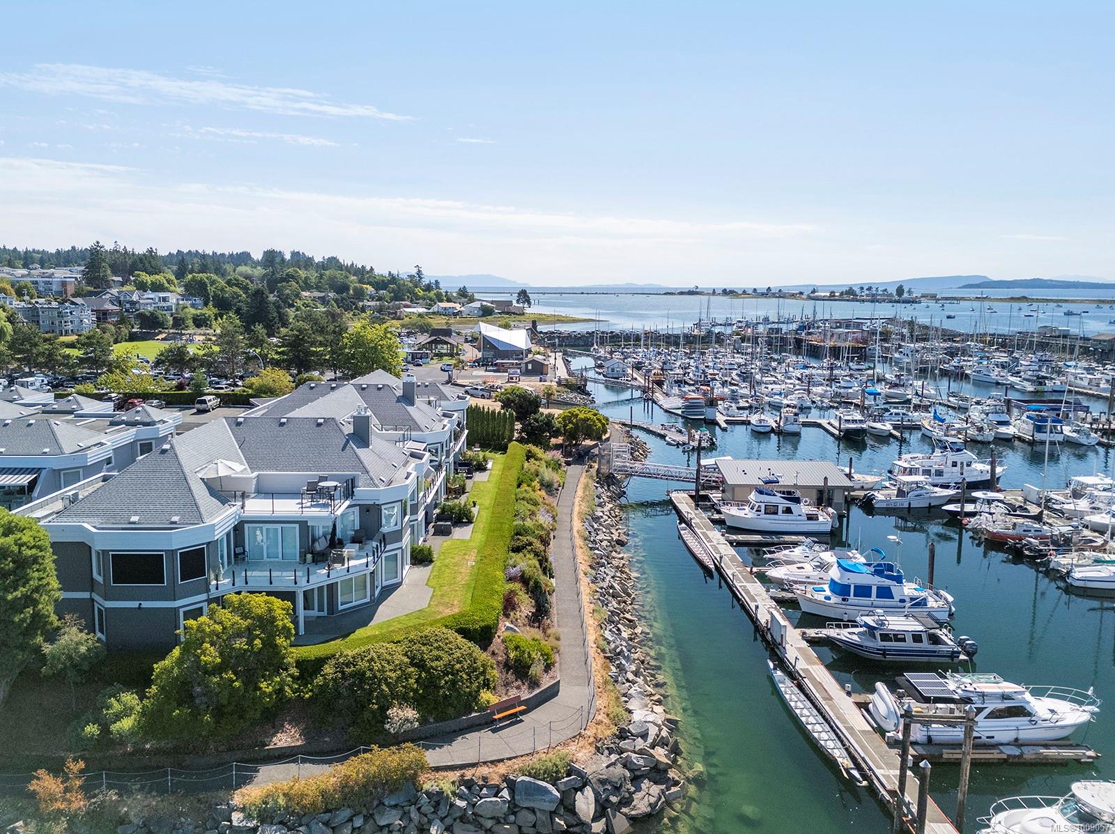 $1,400,000 - 1807 Beaufort Ave<br>British Columbia, V9M 1R9