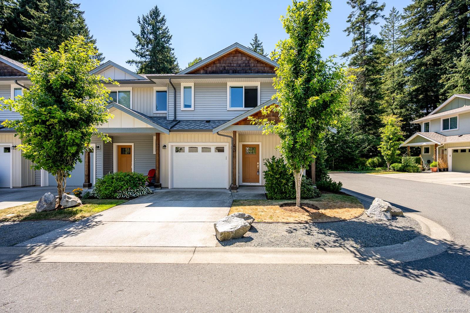 $569,900 - 2109 13th St<br>British Columbia, V9N 0B1