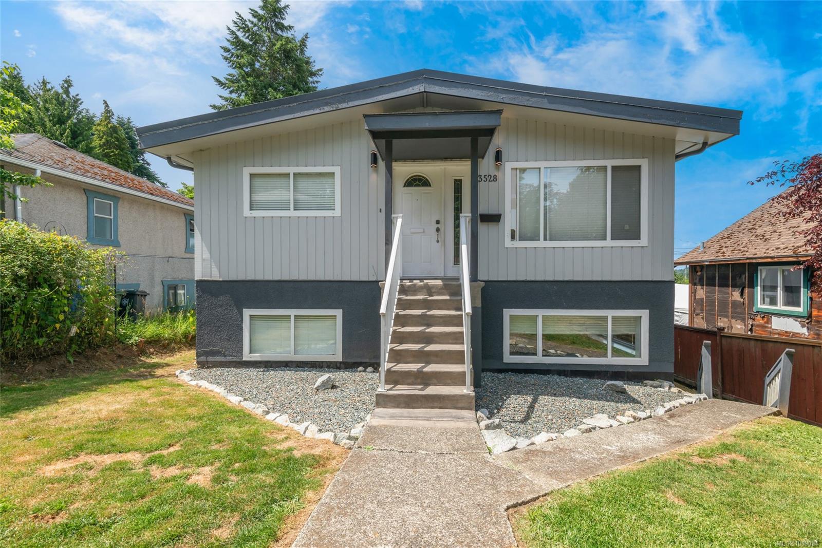 $599,900 - 3528 7th Ave<br>British Columbia, V9Y 4N4