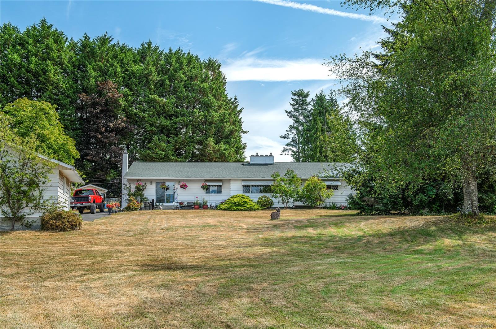 $1,350,000 - 2671 Huband Rd<br>British Columbia, V9J 1L4