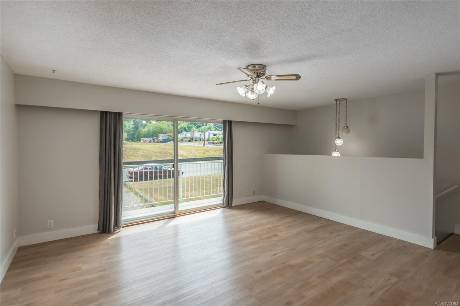 $764,900 - 2910 18th Ave<br>British Columbia, V9Y 3A9