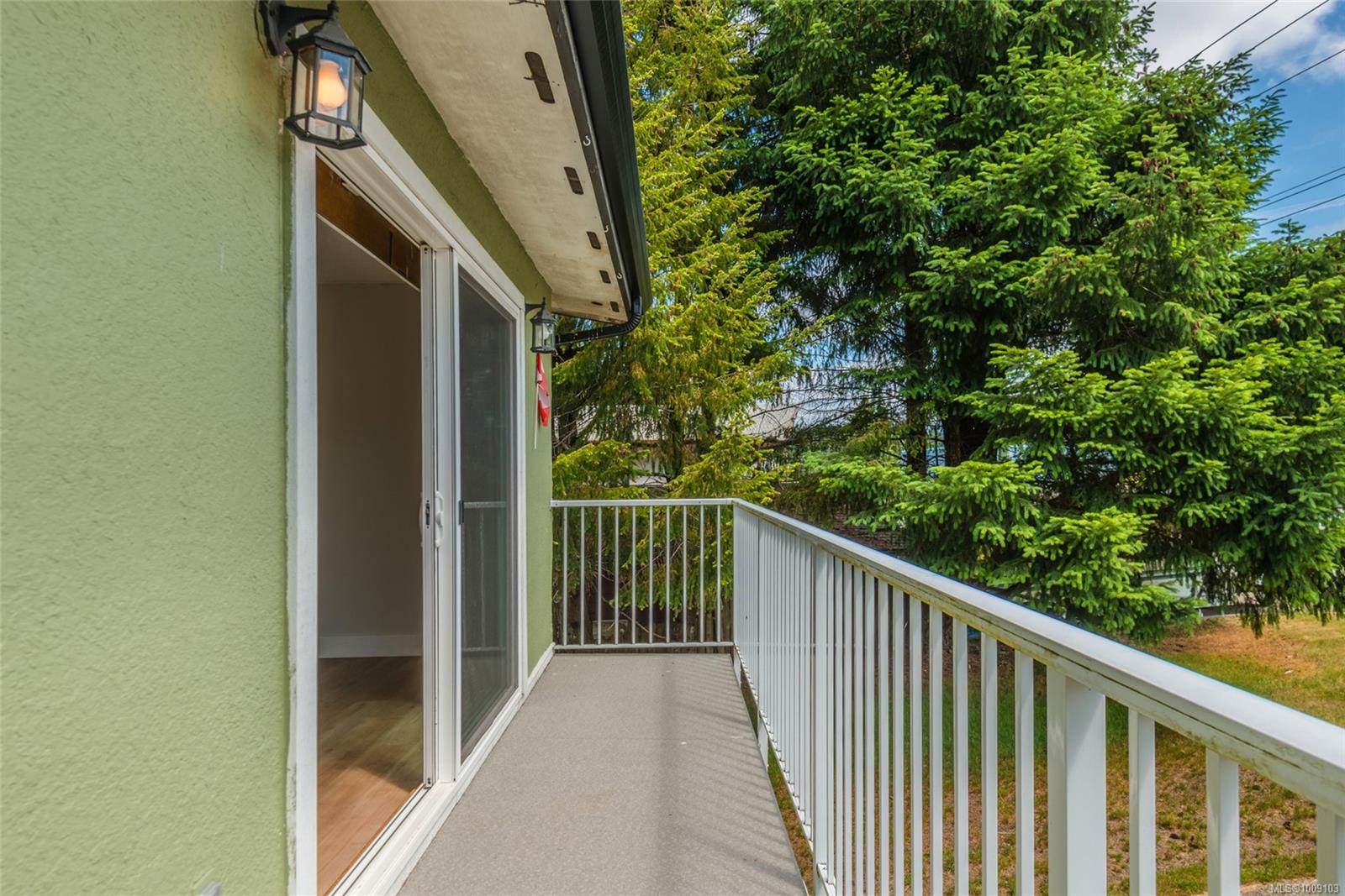 $764,900 - 2910 18th Ave<br>British Columbia, V9Y 3A9
