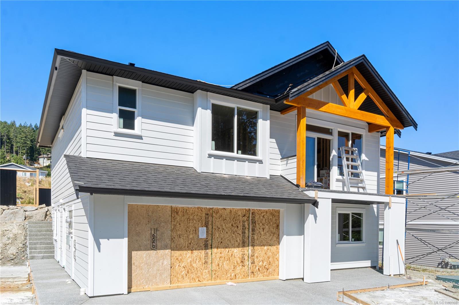 $1,049,900 - 824 Russell Rd<br>British Columbia, V9G 1W4