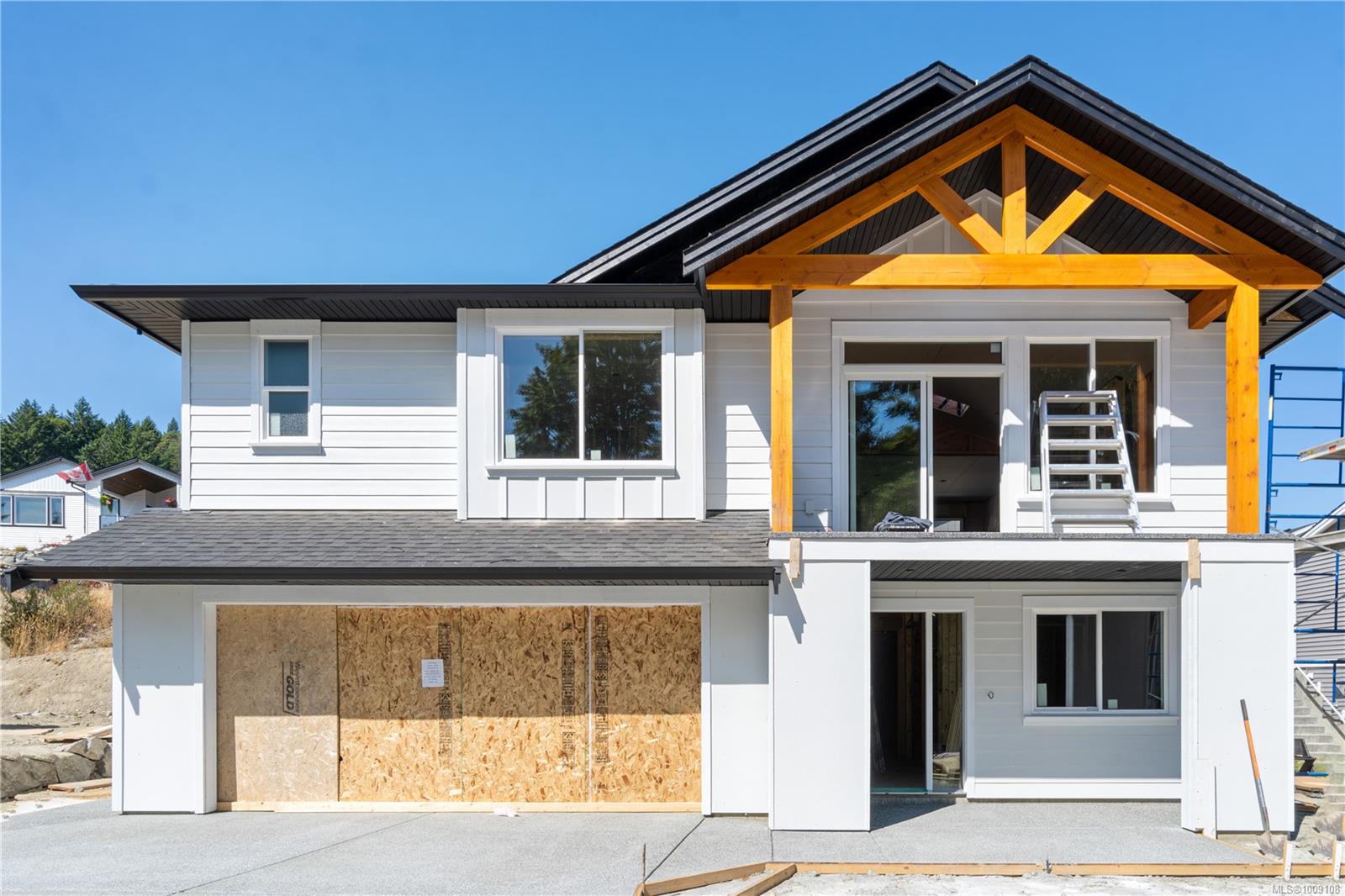 $1,049,900 - 824 Russell Rd<br>British Columbia, V9G 1W4