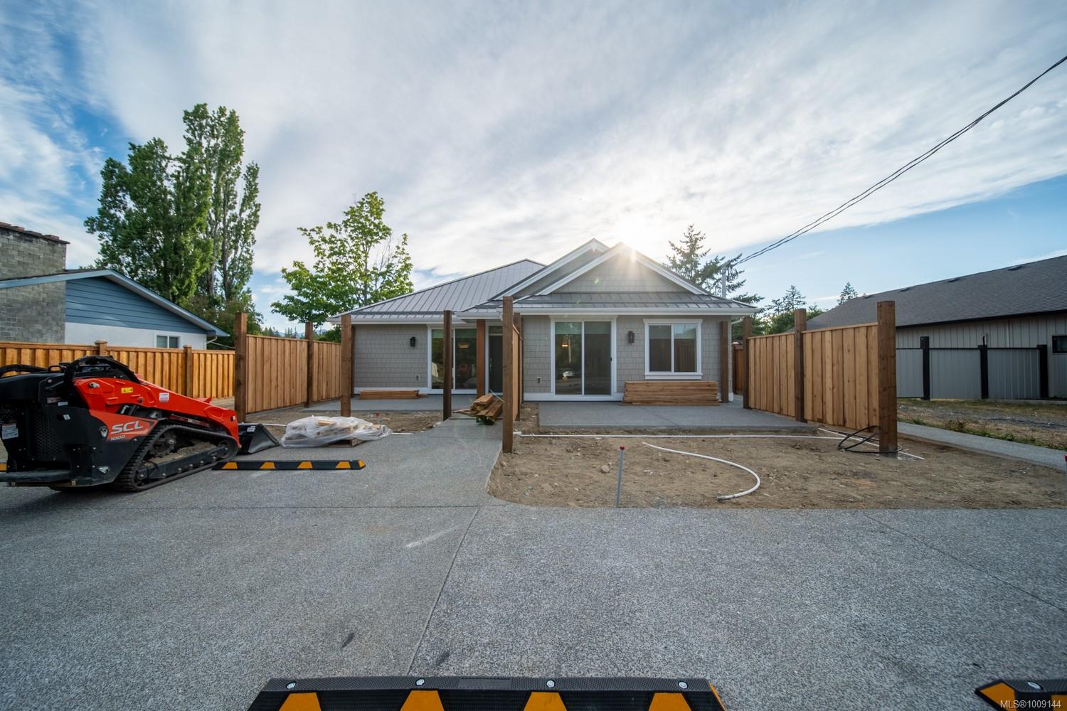 $1,029,000 - 247 Finholm St<br>British Columbia, V9P 1H3