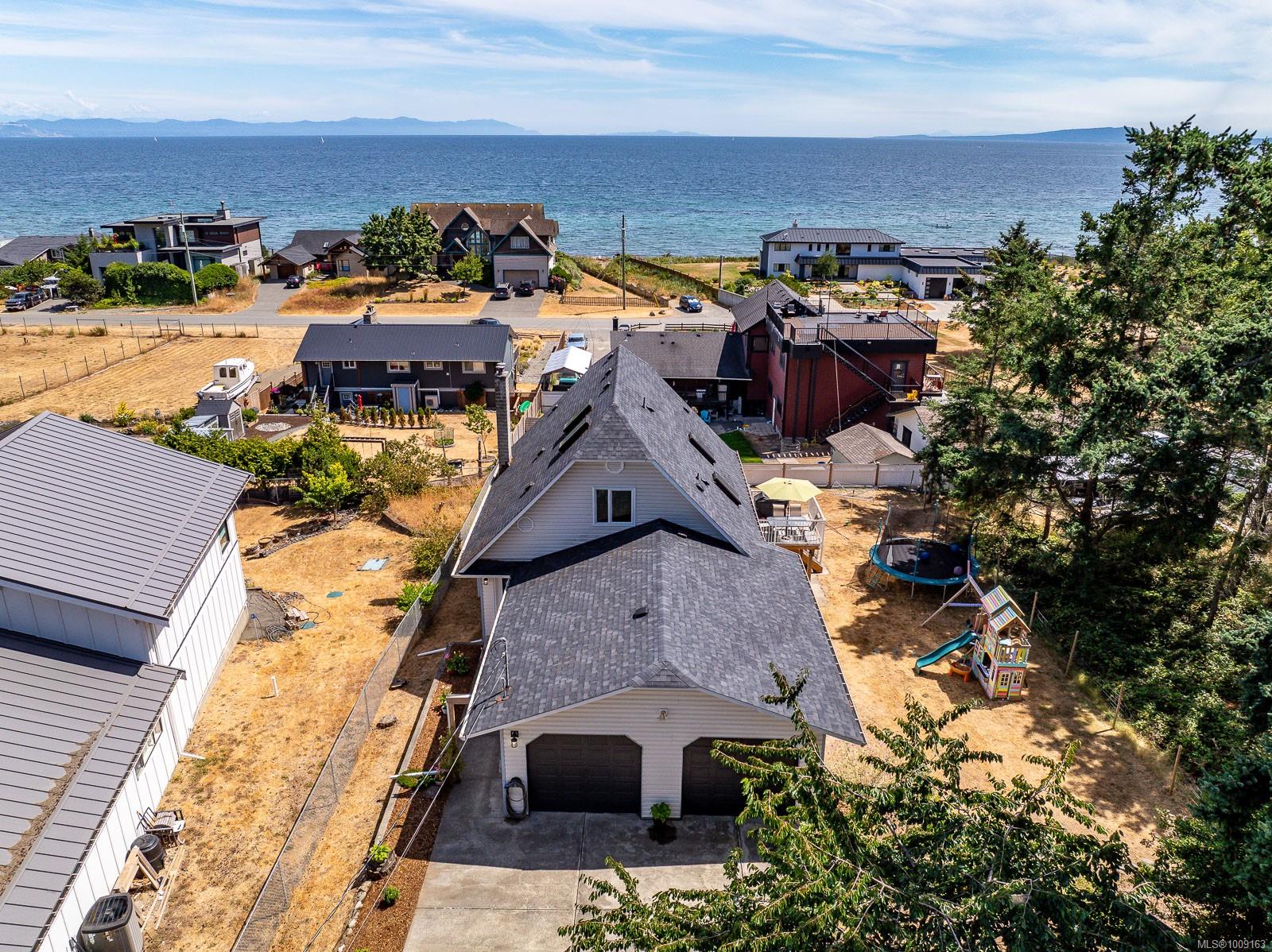 $1,319,000 - 532 Walter Rd<br>British Columbia, V9M 3V7