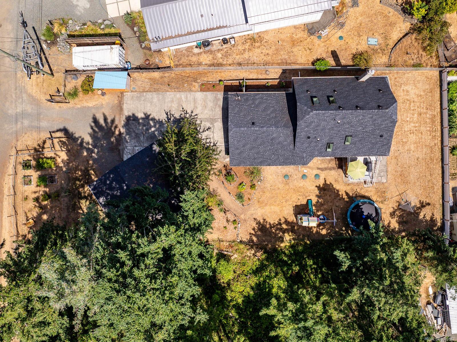 $1,319,000 - 532 Walter Rd<br>British Columbia, V9M 3V7