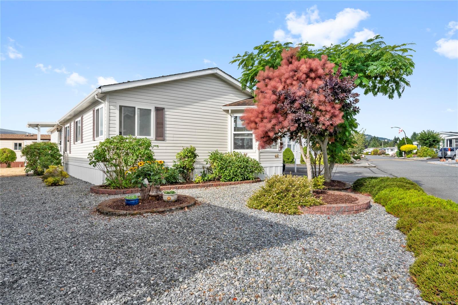 $349,900 - 6325 Metral Dr<br>Nanaimo, British Columbia, V9T 6P9