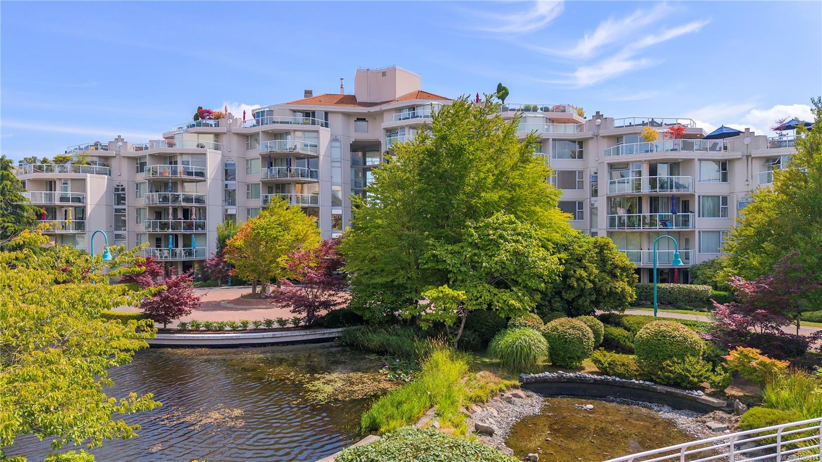 $965,000 - 158 Promenade Dr<br>Nanaimo, British Columbia, V9R 6M7