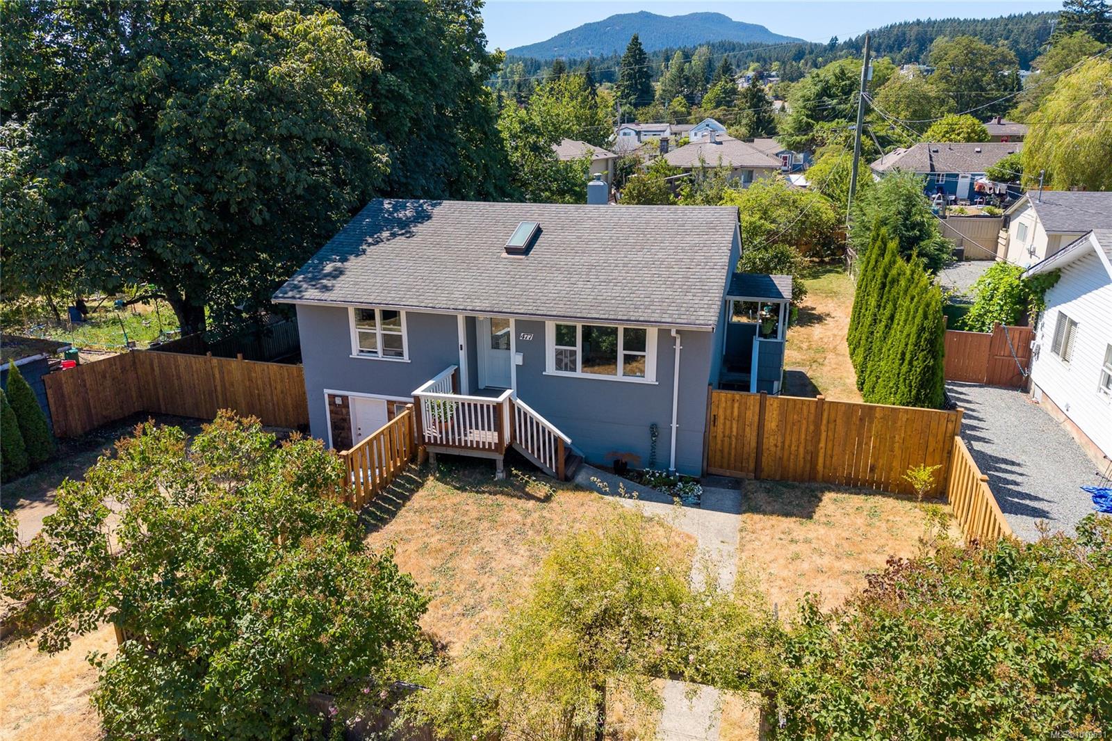 $664,900 - 477 Watfield Ave<br>Nanaimo, British Columbia, V9R 3P6