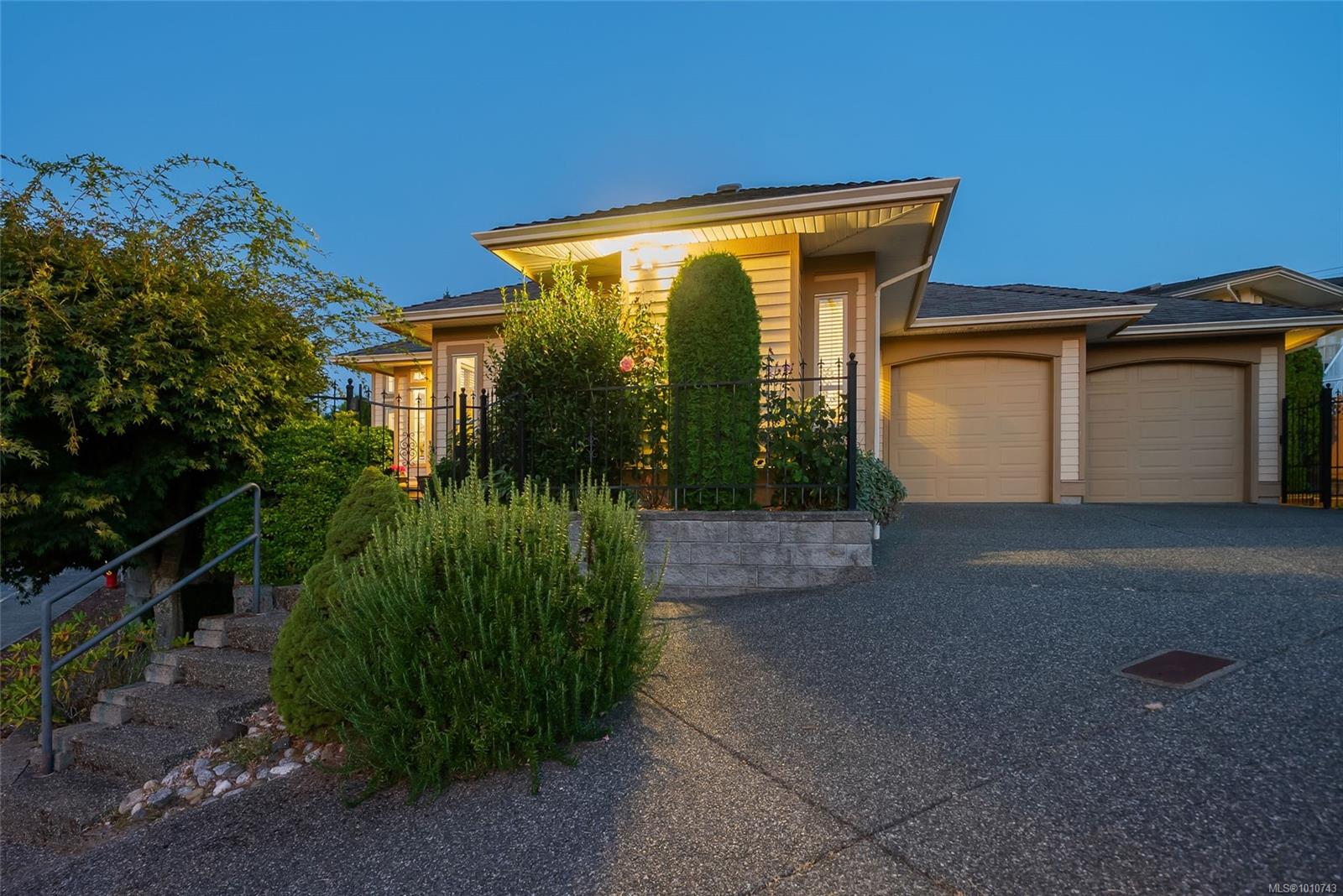 $1,268,000 - 6103 La Marche Pl<br>Nanaimo, British Columbia, V9V 1C3