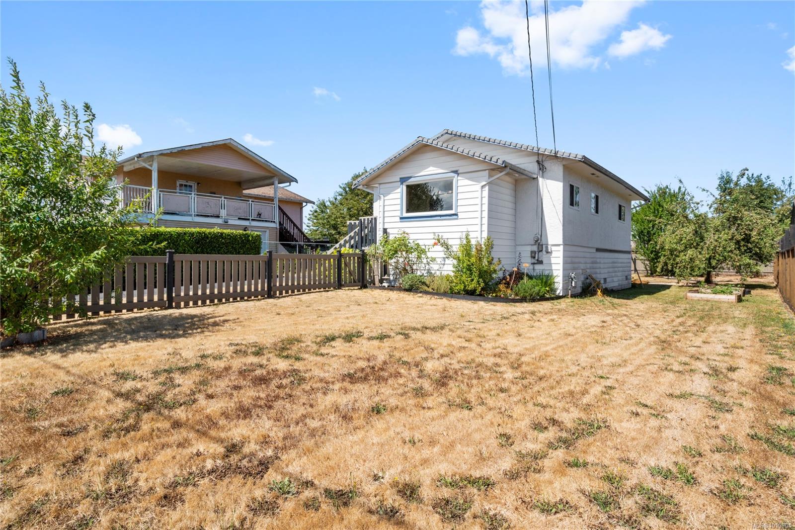 $575,000 - 438 Renfrew St<br>Nanaimo, British Columbia, V9R 1S4
