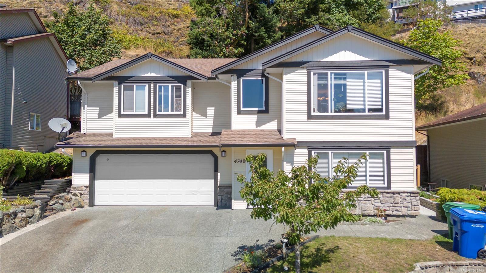$849,900 - 4740 Fairbrook Cres<br>Nanaimo, British Columbia, V9T 6L7