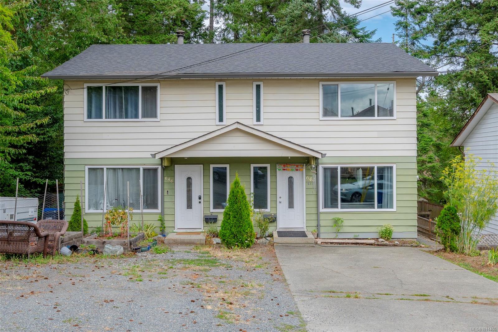 $585,000 - 644 Nova St<br>Nanaimo, British Columbia, V9R 5S7