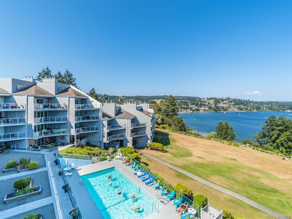 $588,000 - 2560 Departure Bay Rd<br>Nanaimo, British Columbia, V9S 5P1