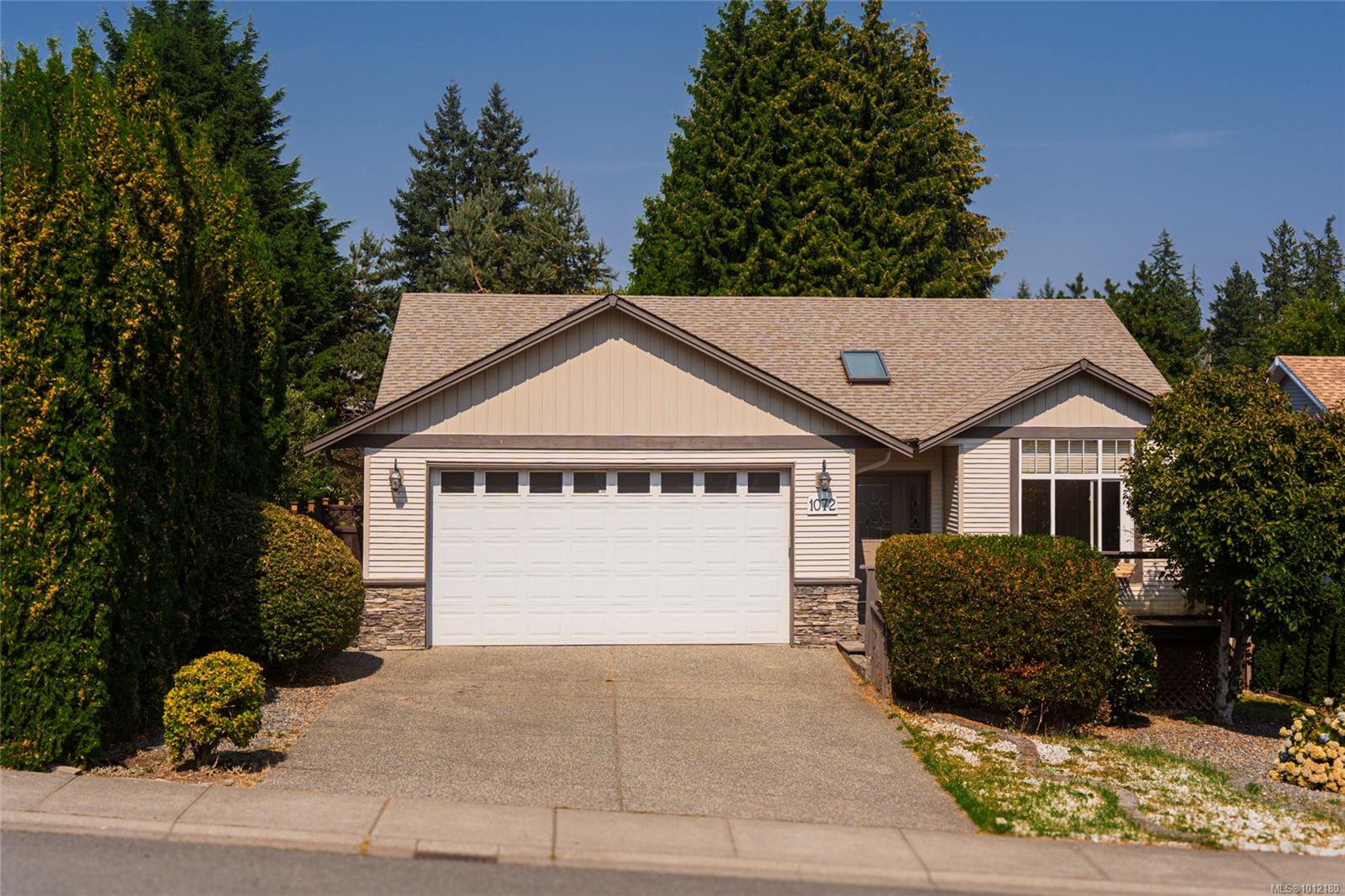 $739,900 - 1072 Silver Mountain Dr<br>Nanaimo, British Columbia, V9R 7E2