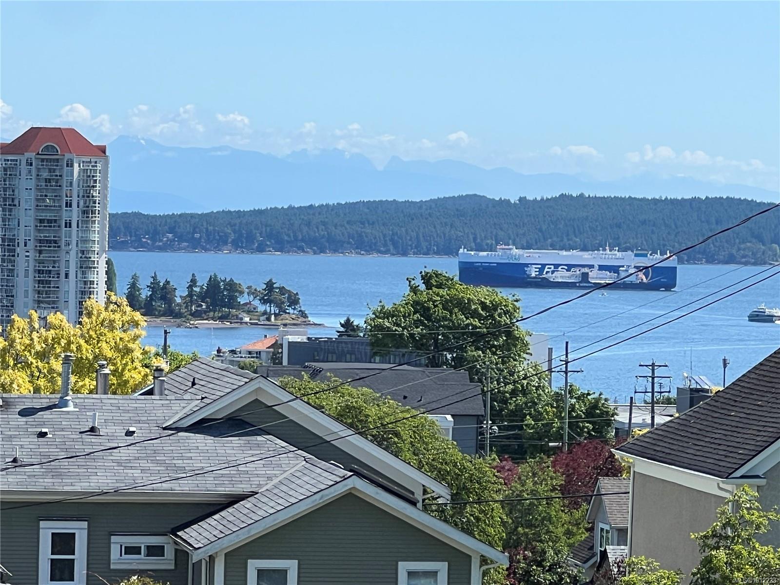 $549,900 - 354 Kennedy St<br>Nanaimo, British Columbia, V9R 2Y3
