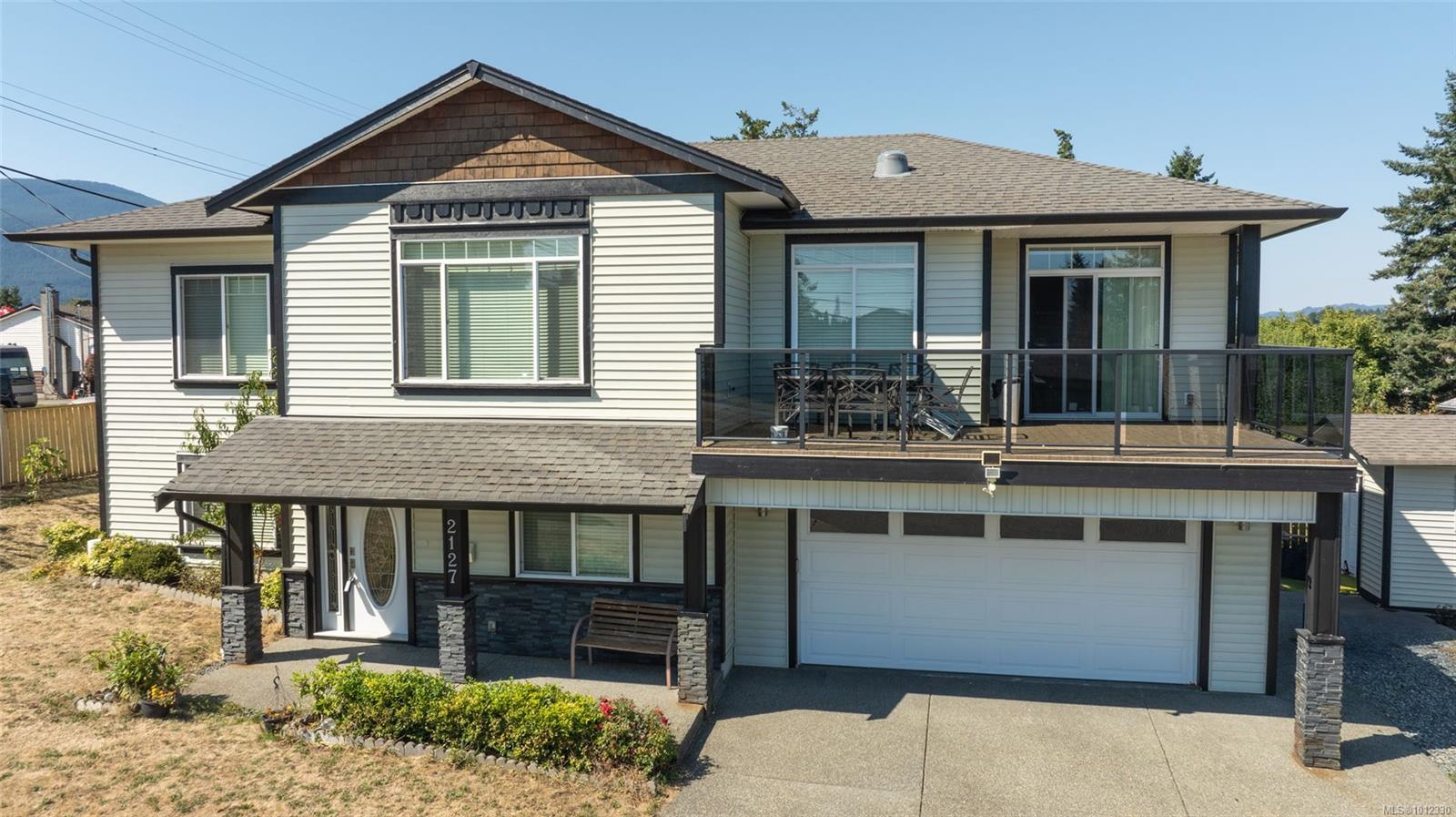 $1,050,000 - 2127 Spencer Rd<br>Nanaimo, British Columbia, V9S 5S4