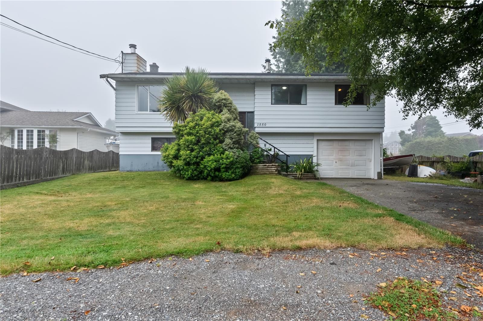 $910,000 - 1550 Larch Rd<br>Ucluelet, British Columbia, V0R 3A0