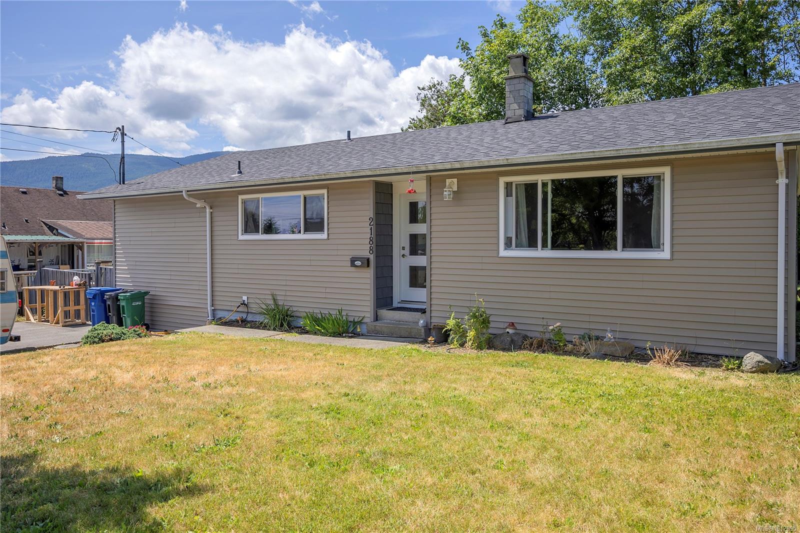 $649,900 - 2188 Lark Cres<br>Nanaimo, British Columbia, V9S 5J8
