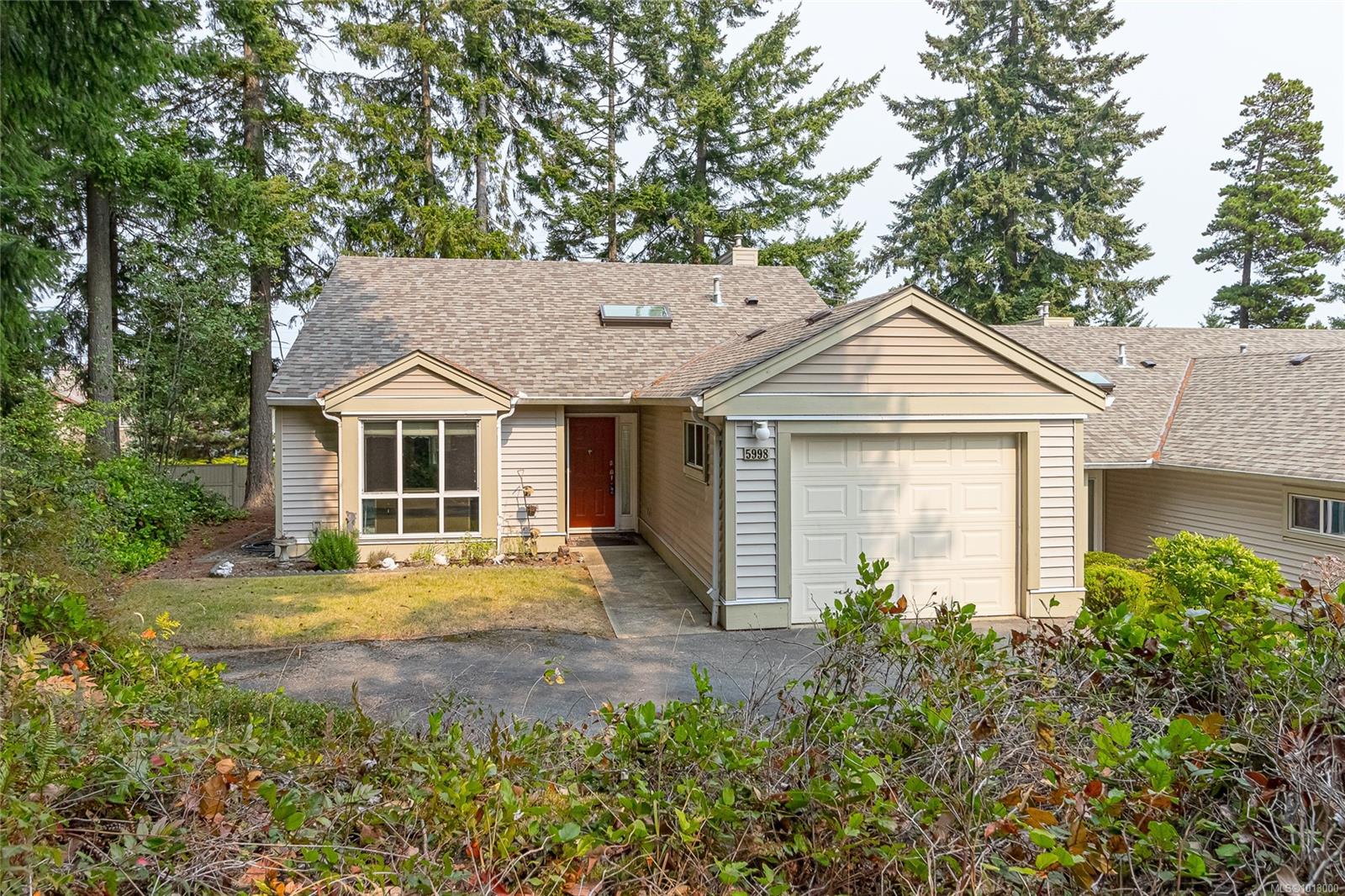 $550,000 - 5998 Waterton Dr<br>Nanaimo, British Columbia, V9T 6A9