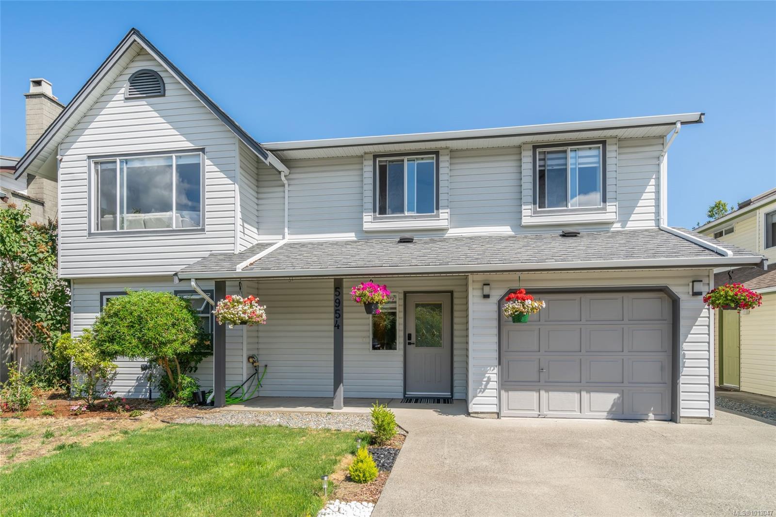 $984,999 - 5954 Broadway Rd<br>Nanaimo, British Columbia, V9V 1C9