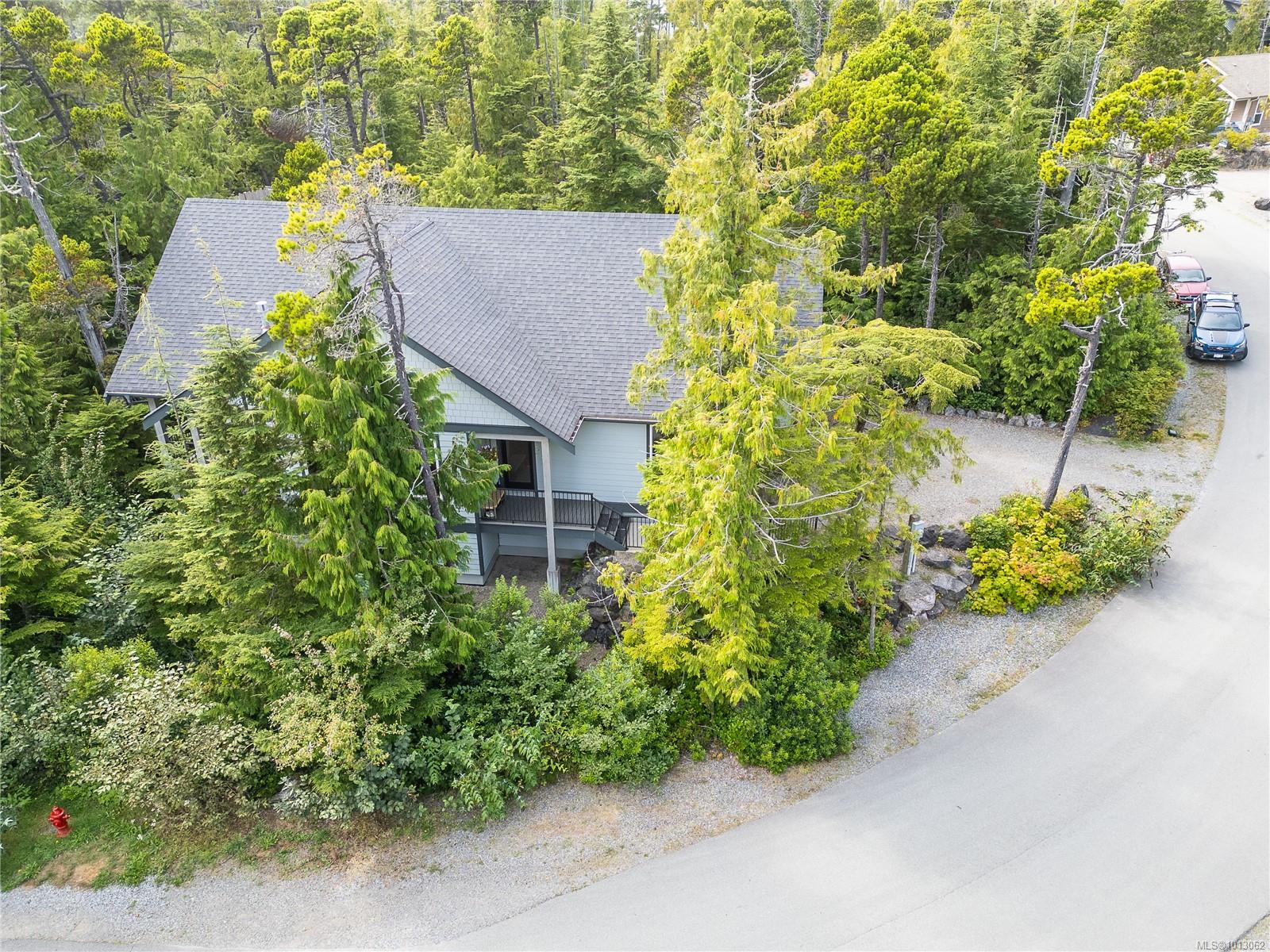 $999,000 - 1840 Cedar Grove Pl<br>Ucluelet, British Columbia, V0R 3A0