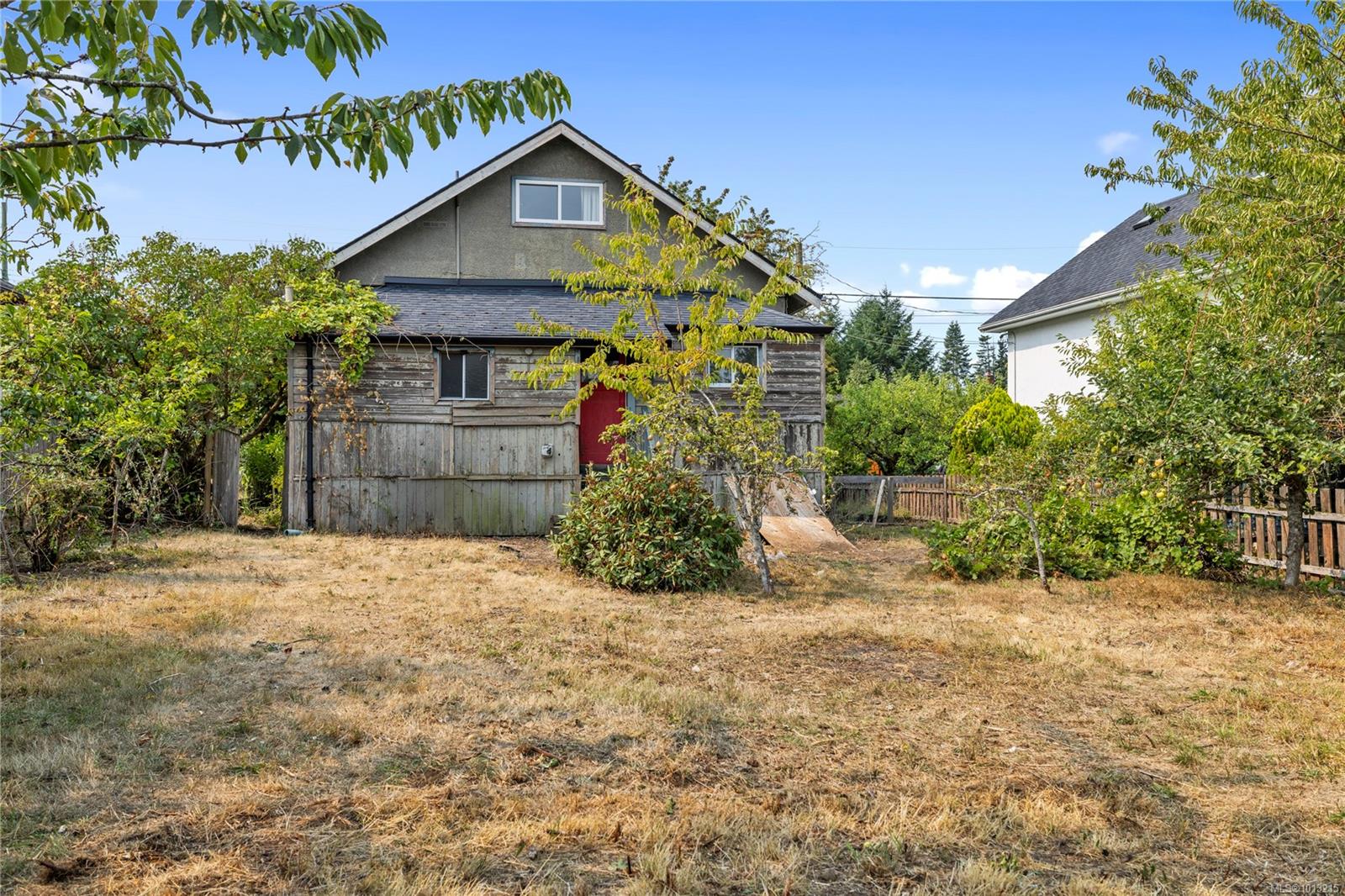 $399,900 - 128 Craig St<br>Nanaimo, British Columbia, V9R 3V1