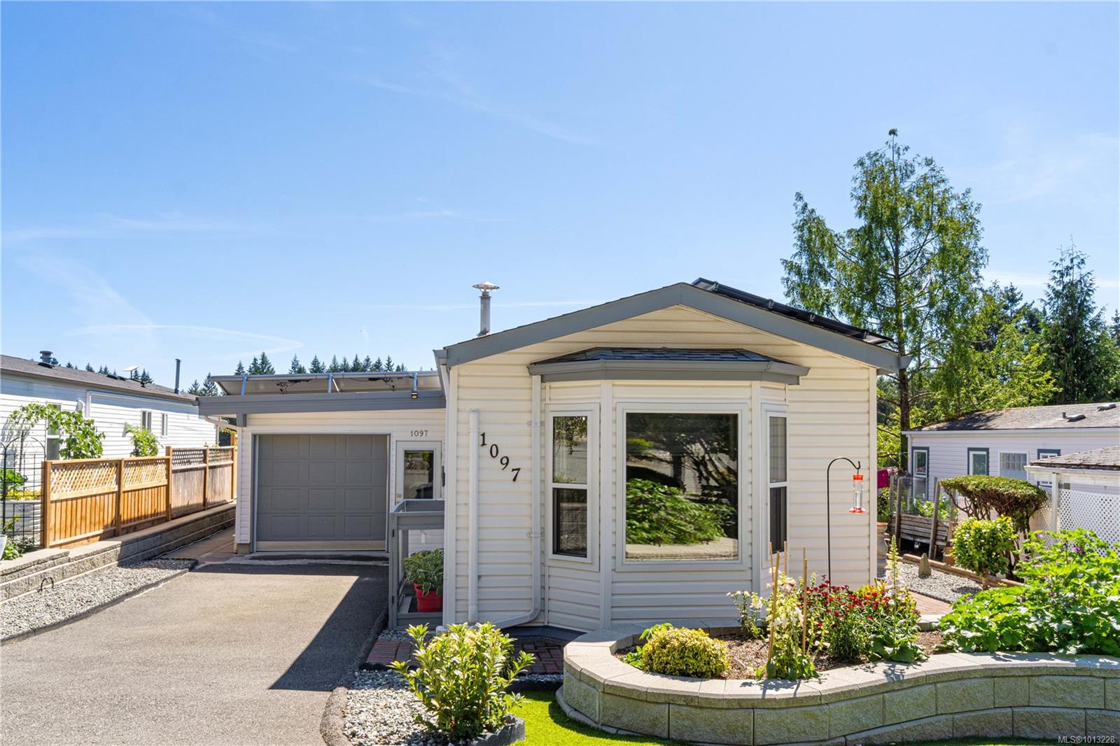 $385,000 - 1097 Morrell Cir<br>Nanaimo, British Columbia, V9R 6K6