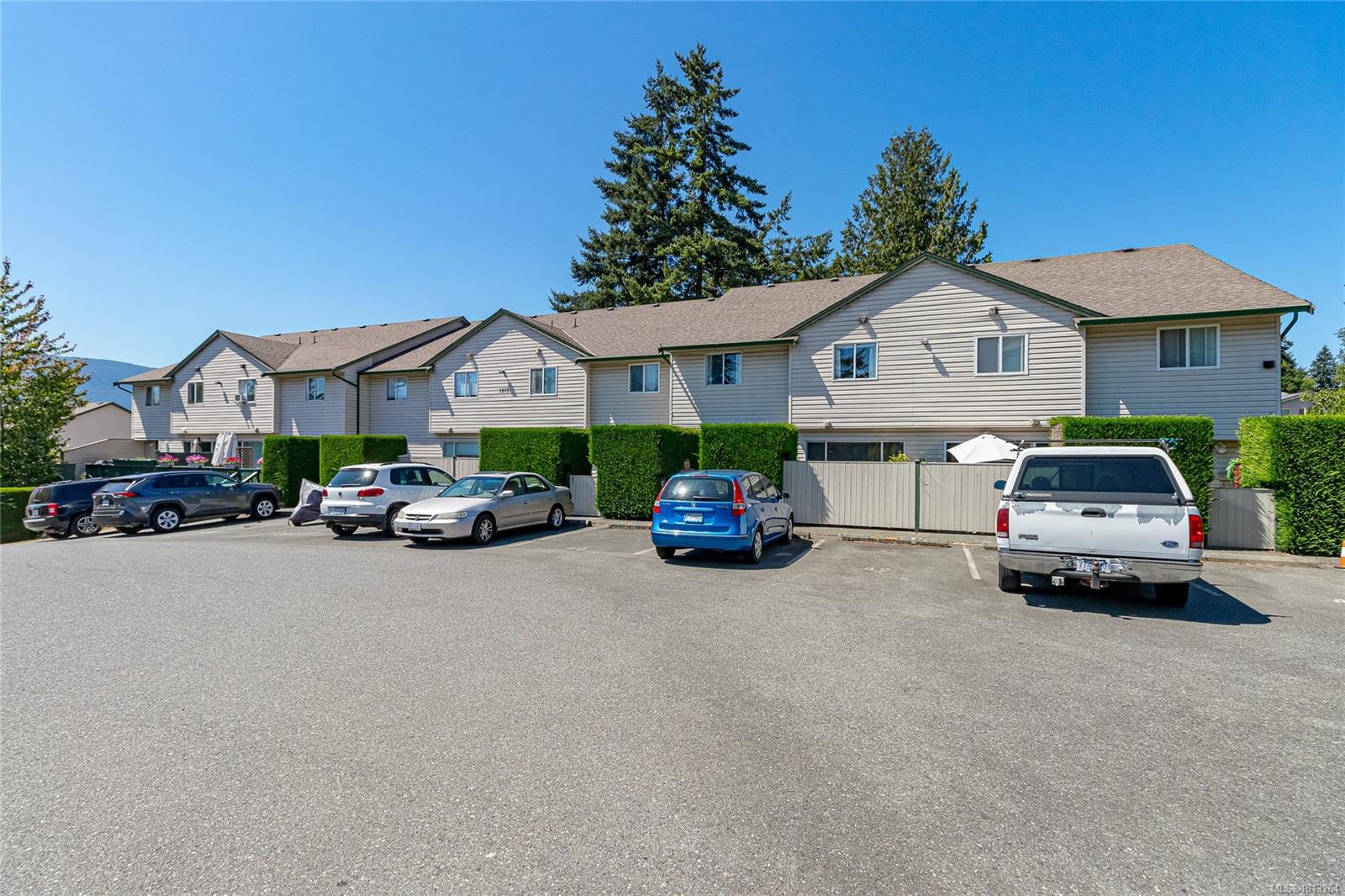 $398,000 - 1910 Bowen Rd<br>Nanaimo, British Columbia, V9S 5S6