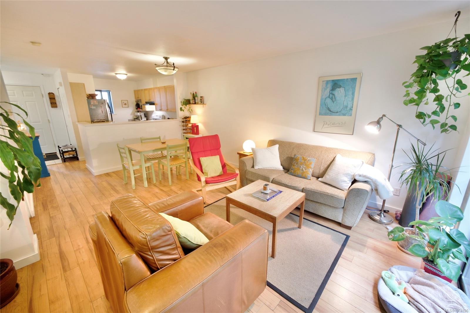 $750,000 - 595 Gibson St<br>Tofino, British Columbia, V0R 2Z0