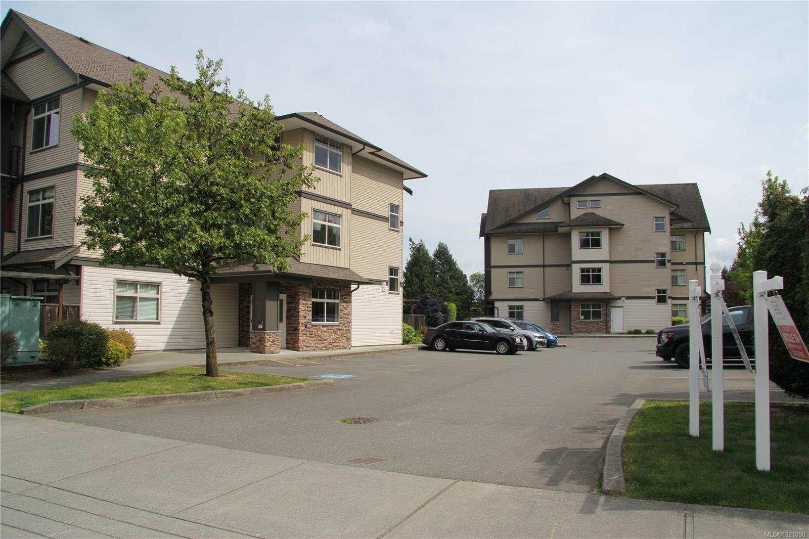$458,000 - 2115 Meredith Rd<br>Nanaimo, British Columbia, V9S 2N2